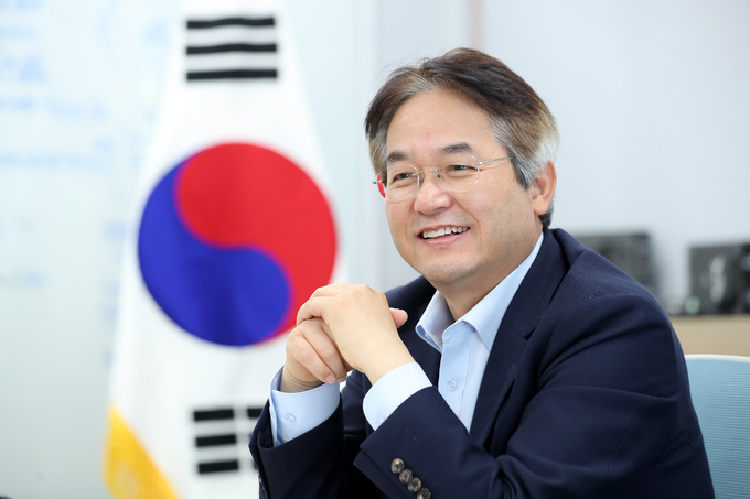이동환 고양특례시장이 한국매니페스토실천본부가 발표한 ‘2025 민선8기 전국 기초단체장 공약이행 및 정보공개 평가’에서 4년 연속최우수 등급인 SA를 받는 쾌거를 이뤘다. (사진=고양시 제공)<br>
