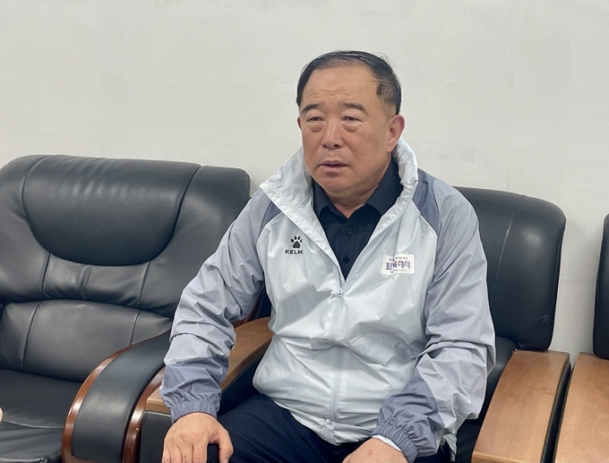 17일 가평군 한석봉체육관 귀빈실에서 '제71회 경기도체육대회 2025 가평' 1부 종합우승을 차지한 박종선 화성시체육회장이 우승 소감을 말하고 있다. (사진=류초원 기자)