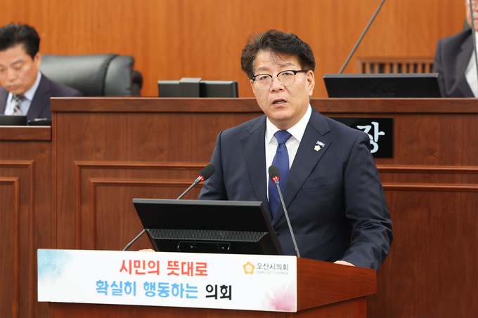 조국혁신당 전도현 오산시지역위원장 오산시 본의회 7분발언 장면.(사진=오산시 의회 제공)