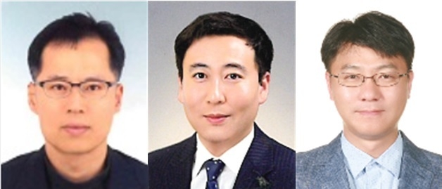기술사 시험에 합격한 안양시 공무원(왼쪽부터 이준표 철도교통과장, 김환수·황규도 주무관).(사진=안양시 제공)