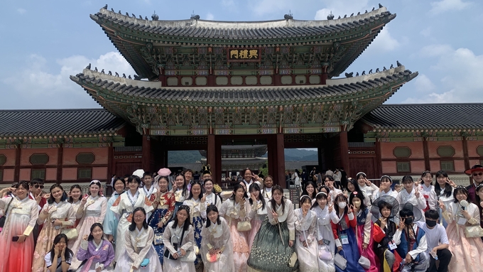 2023년 제20회 부천국제청소년 홈스테이 경복궁 견학. (사진=부천시 제공)
