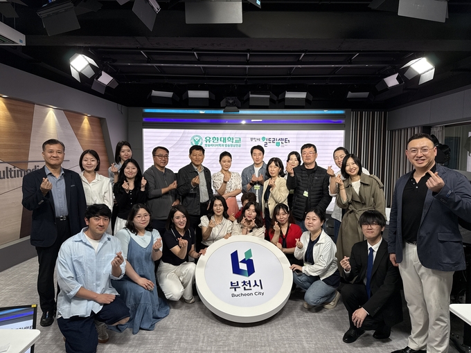 ‘라이브커머스 창업가 양성과정’ 실습 후 단체 기념 촬영. (사진=부천시 제공)