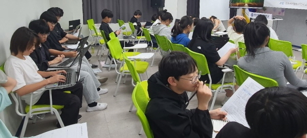국제혁신영재사관학교 ‘2025년 군포시 지역 활력 찾기 제안 공모’ 현장(사진=군포시 제공)