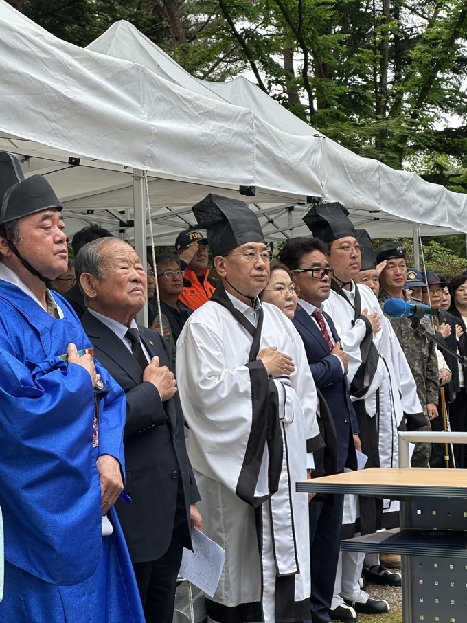 양평문화원 용문분원이 용문산전투참전 전몰장병 추모 위령제를 봉행했다. (사진=양평군 제공)