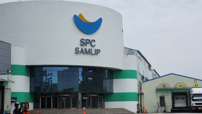  19일 작업자가 컨베이어 벨트에 끼어 숨진 사고가 난 시흥시 SPC 삼립 시화공장. (사진=박진석 기자)