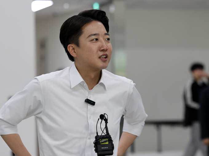 이준석 개혁신당 대선 후보가 20일 광주 북구 전남대학교에서 점심 식사에 앞서 발언하고 있다. (사진=연합뉴스)
