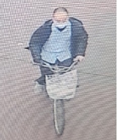  지난 19일 시흥 연쇄 흉기 피습 사건을 낸 차철남이 자전거로 도주하는 장면이 CCTV에 포착됐다. (사진=경기남부경찰청 제공)