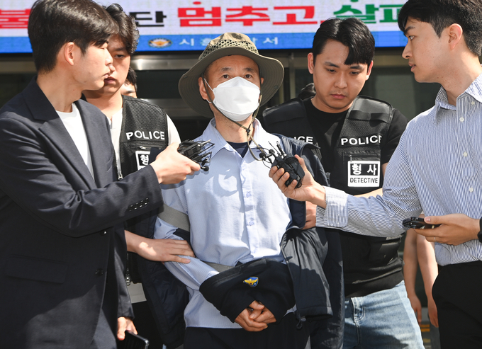  시흥 연쇄 흉기 피습 사건 피의자인 차철남이 21일 오전 구속전피의자 심문(영장실질심사) 출석을 위해 시흥경찰서를 나서고 있다. (사진=옥지훈 기자)