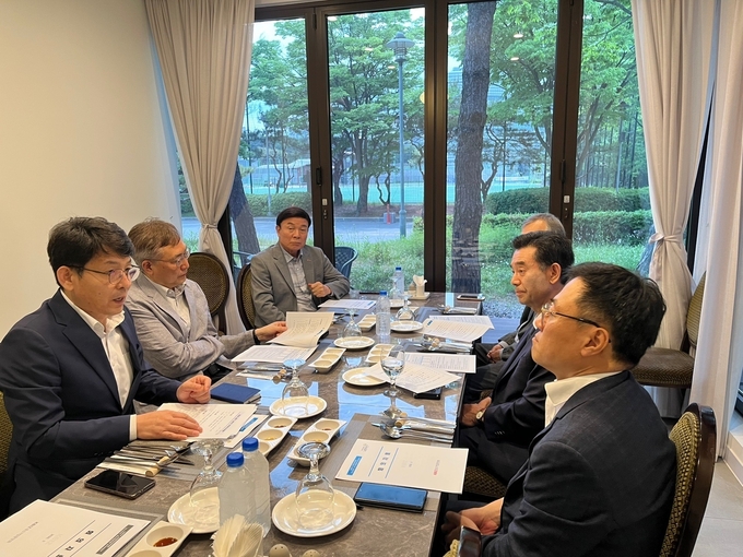 중소기업중앙회 경기지역본부가 ‘2025년 상반기 경기 노란우산 고객권익보호위원회를 개최했다. (사진=중소기업중앙회 제공)
