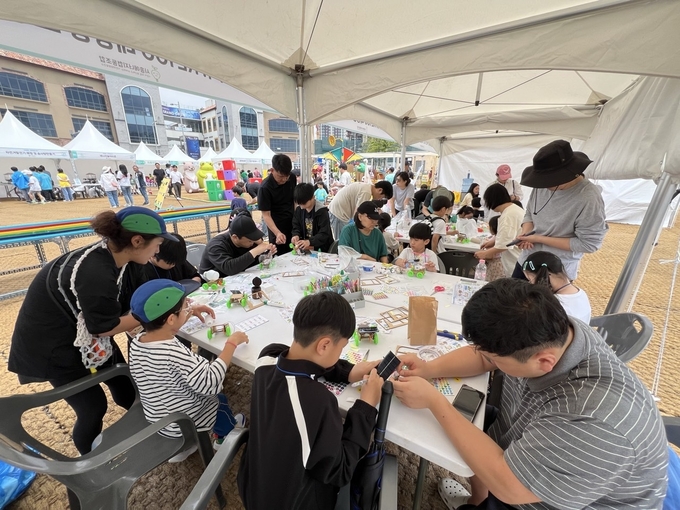 태양광 모형 자동차 체험.(사진=시흥시 제공).