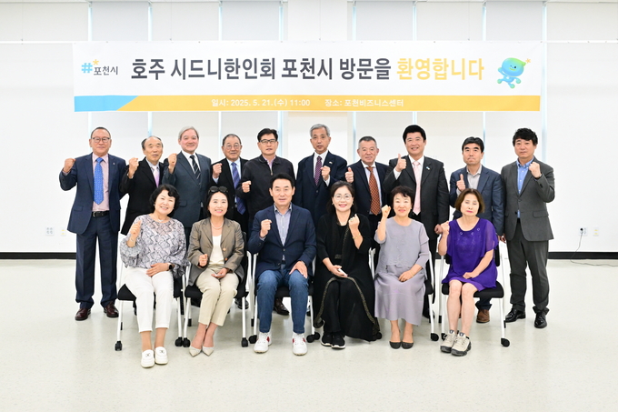 백영현 포천시장(앞줄 좌측3번째)이 방문단을 환영하고 있다. (사진=포천시 제공)