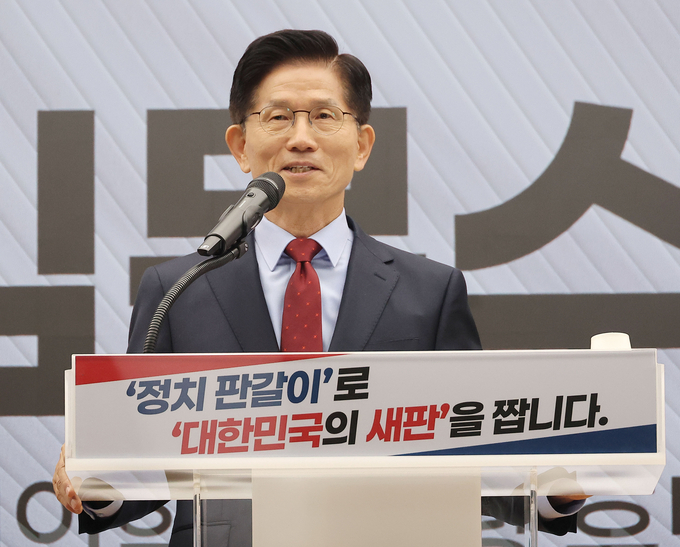 김문수 국민의힘 대선 후보가 22일 국민의힘 중앙당사에서 정치개혁 관련 긴급 기자회견을 하고 있다. (사진=연합뉴스)