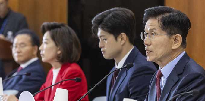 김문수 국민의힘 대선후보가 22일 서울 여의도 한국거래소에서 열린 중앙선거대책위원회 현장 회의에 참석해 주식시장 활성화를 위한 대책을 말하고 있다. (사진=연합뉴스)