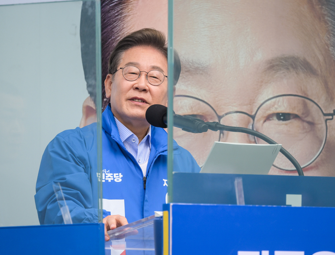 이재명 더불어민주당 대선후보가 지난 20일 오전 경기도 의정부 행복로 태조이성계상 인근에서 유세 연설을 하고 있다. (사진=옥지훈 기자)