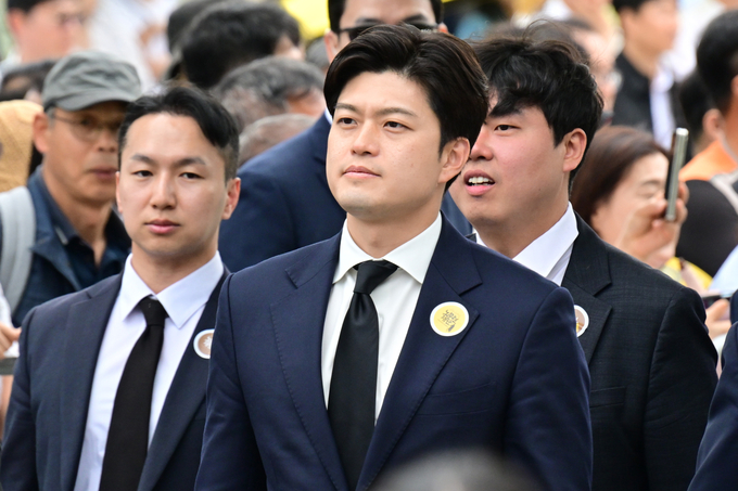 김용태 국민의힘 비상대책위원장이 23일 경남 김해시 봉하마을에서 열린 고 노무현 전 대통령 16주기 추도식에 참석하고 있다. (사진=연합뉴스)