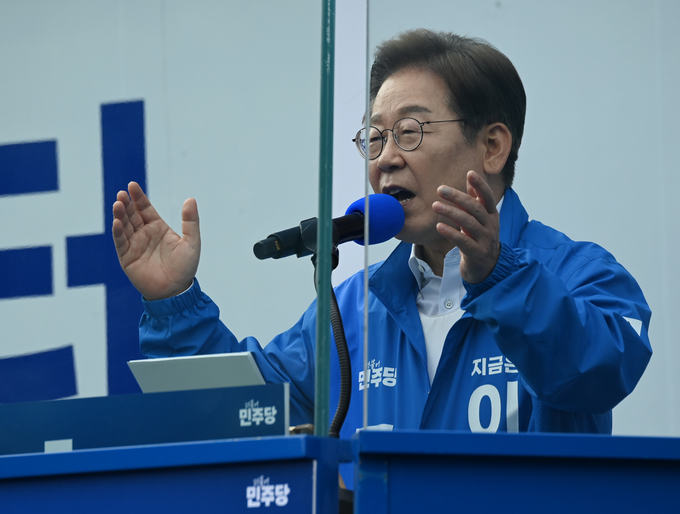 이재명 더불어민주당 대선 후보가 24일 오후 안양시 동안구 평촌중앙공원에서 열린 집중유세에서 지지를 호소하고 있다. (사진=옥지훈 기자)