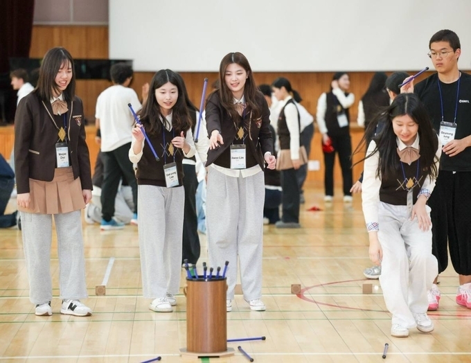성남외국어고등학교에서 미국 BSGE 중등학교와의 국제교류 협력 체육 수업이 진행되고 있다. (사진=경기도교육청 제공)