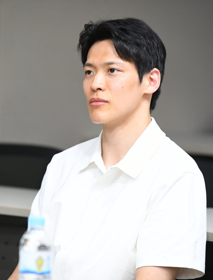 프로농구 수원 KT의 유니폼을 입게 된 김선형. (사진=수원 KT 제공)