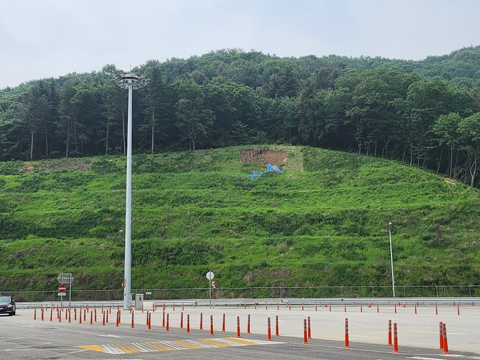 경사만 상부 사면 일부가 유실됐다.(사진=남양주시 제공)