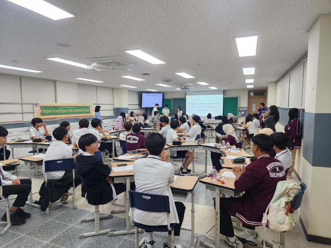 남양주다산고등학교가 지난 29일, 말레이시아 KOLEJ TUNKU KURSIAH 및 BPI RAWANG SELANGOR SCHOOL을 초청해 양국 고등학생 간의 국제교류 시간을 갖었다. (사진=남양주다산고등학교 제공)