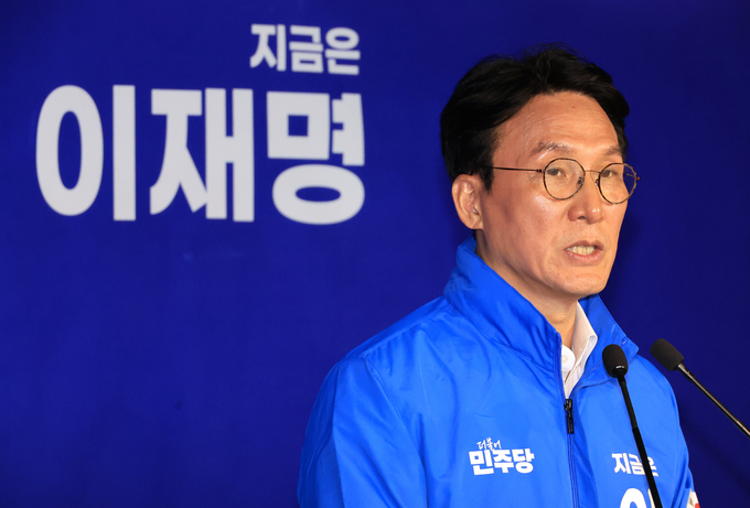 김민석 더불어민주당 상임공동선대위원장이 지난달 15일 서울 여의도 중앙당사에서 기자간담회를 하고 있다. (사진=연합뉴스)