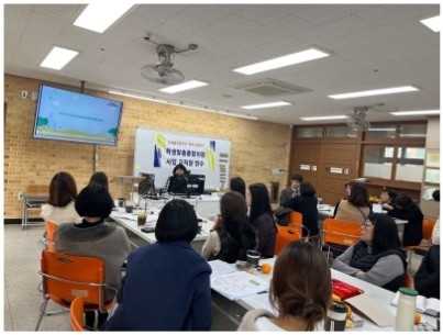 도래울초등학교에서 학생맞춤통합지원 이해를 위한 교직원 연수가 진행되고 있다. (사진=도래울초등학교 제공)