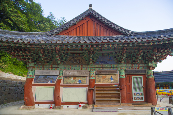 안성 청룡사 전경. (사진=경기관광공사 제공)