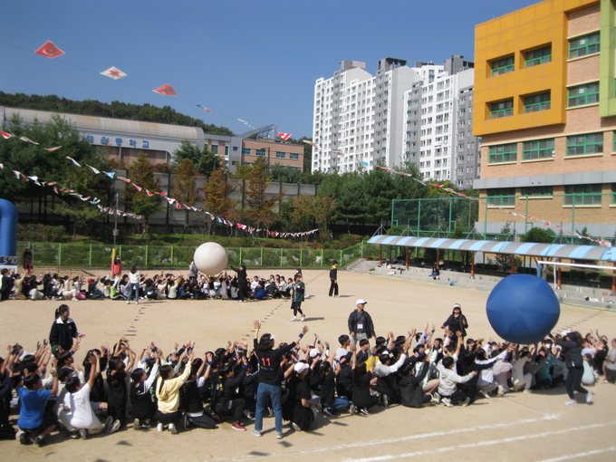 도래울초등학교에서 어린이 운동회가 진행되고 있다. (사진=도래울초등학교 제공)