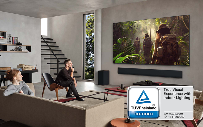 2025년형 LG 올레드 TV 전 제품이 업계 최초로 글로벌 인증기관 TUV 라인란드의 ‘실내조명 환경 화질 인증(True Visual Experience with Indoor Lighting)’에서 가장 높은 ‘퍼펙트’ 등급을 획득했다. (사진=LG전자 제공)