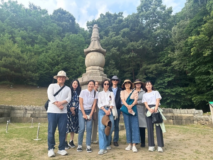 국제기념물 유적협의회 위원들이 회암사지 현장 답사를 진행했다. (사진=양주시 제공)