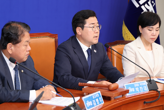 박찬대 더불어민주당 대표 직무대행 겸 원내대표가 9일 국회에서 열린 최고위원회의에서 발언하고 있다. (사진=연합뉴스)