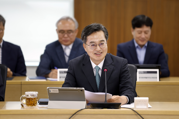 김동연 경기도지사가 10일 오전 경기도청 율곡홀에서 6월 도정열린회의를 주재하고 있다. (사진=경기도 제공)