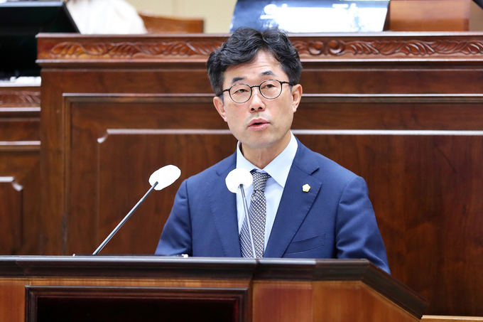 김태흥 부의장이 제312회 제1차 정례회 제1차 본회의에서 발언하고 있다. (사진=의왕시의회 제공)
