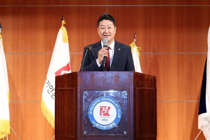 김진경 경기도의회 의장이 11일 수원 경기아트센터 컨벤션홀에서 열린 ㈔경기언론인클럽 창립 23주년 기념식에서 축사를 하고 있다. (사진=경기도의회 제공)