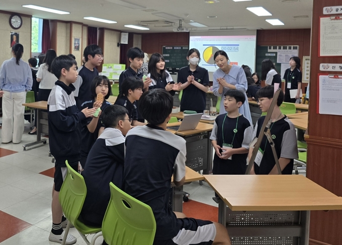 지난 11일 청명중학교에서 'IB후보학교 수업공개 및 나눔의 날'이 진행됐다. (사진=청명중학교 제공)