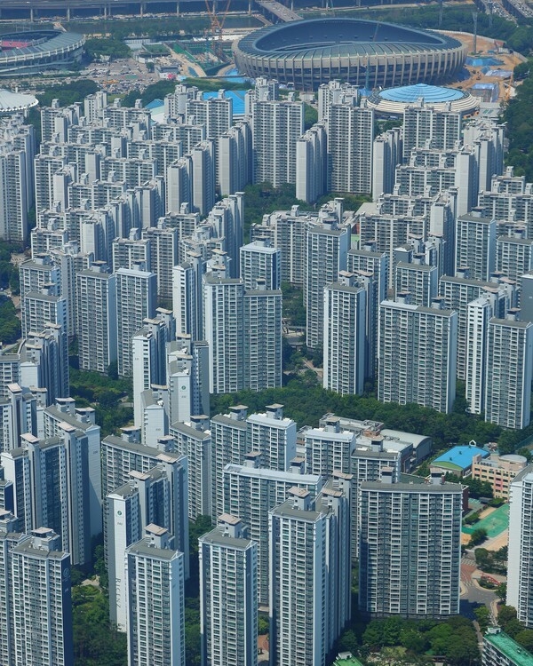 서울 송파구 롯데월드타워에서 바라본 아파트 단지 모습. (사진=연합뉴스 제공)