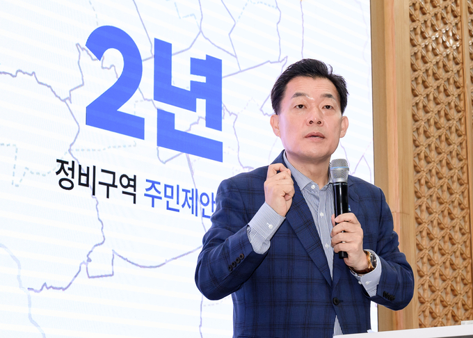 지난해 5월 이재준 수원시장이 '수원형 도심 재창조 2.0 프로젝트'에 대해 발표하고 있다. (사진=수원시 제공)