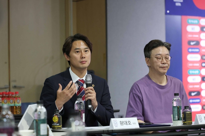 황대호(민주·수원3) 경기도의회 문화체육관광위원장이 12일 대한축구협회에서 열린 소통위원회 회의에서 발언을 하고 있다. (사진=경기도의회 제공)