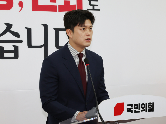 김용태 국민의힘 비상대책위원장이 13일 국회에서 수원지법 대북 송금 재판 관련 입장 발표를 하고 있다. (사진=연합뉴스)