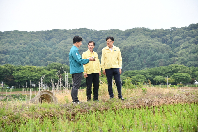 경기농협이 본격적인 장마철을 앞두고 집중호우로 인한 농업분야 피해를 예방하기 위해 사전 현장점검을 실시했다. (사진=경기농협 제공)