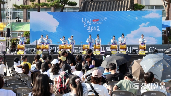 안성시, 공도문화축제 힐링 콘서트에서 주민참여 공연이 열리고 있다. (사진=안성시 제공)