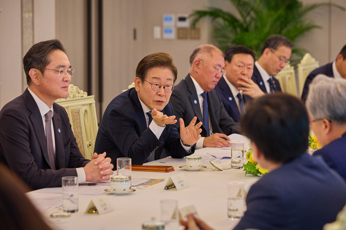  이재명 대통령이 지난 13일 서울 용산 대통령실 청사에서 6경제단체·기업인 간담회를 하고 있다. (사진=연합뉴스)