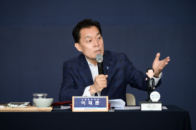 지난 12일 대한민국특례시장협의회 2025 상반기 정기회의에 참석한 이재준 시장이 발언하고 있다. (사진=수원시 제공)