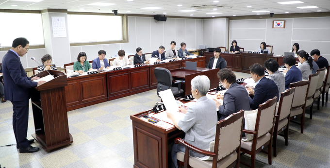 17일 제393회 수원시의회 제1차 정례회에서 예산결산특별위원회 심사가 진행되고 있다. (사진=수원시의회 제공)