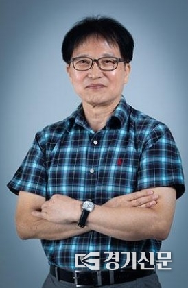 윤휘탁 교수