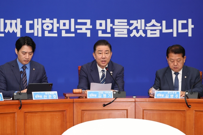 김병기 더불어민주당 당대표 직무대행 겸 원내대표가 18일 국회에서 열린 최고위원회의에서 발언하고 있다.(사진=연합뉴스)