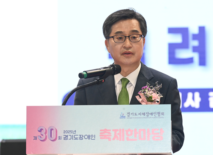 김동연 경기도지사가 18일 수원시 팔달구 수원종합운동장에서 열린 '제30회 2025 경기도장애인 축제한마당'에서 축사를 하고 있다. (사진=옥지훈 기자)