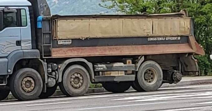  지난달 5일 바퀴가 빠져 10대 여고생을 덮치는 사고가 난 화물차. (사진=경기도소방재난본부 제공)