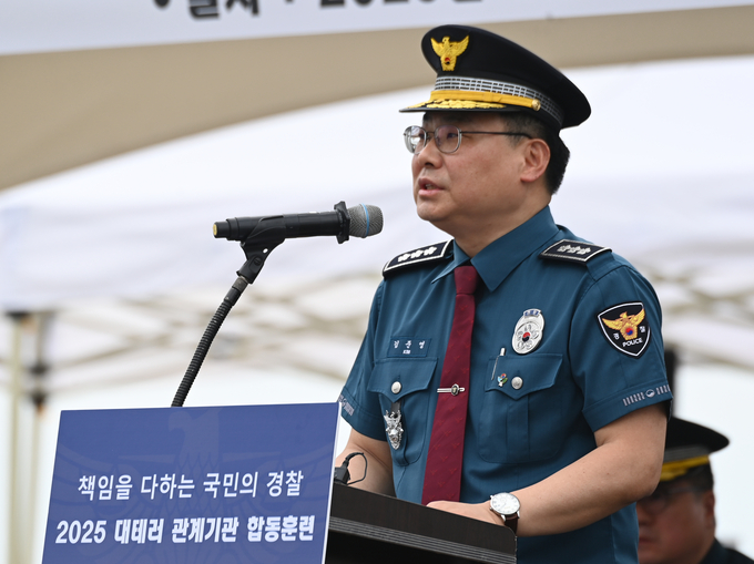  19일 평택당진항 국제여객터미널에서 '2025년 상반기 대테러 관계기관 합동훈련'에서 김준영 경기남부경찰청장이 발언하고 있다. (사진=옥지훈 기자)