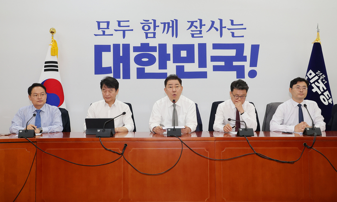김병기 더불어민주당 당대표 직무대행 겸 원내대표가 19일 국회에서 열린 정책조정회의에서 발언하고 있다. (사진=연합뉴스)